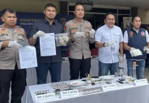 Polisi Amankan Tiga Tersangka Pelaku Home Industri Sabu Hitam