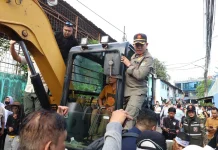 Ratusan Petugas Tertibkan 15 Rumah Dinas PAM Jaya di Benhil