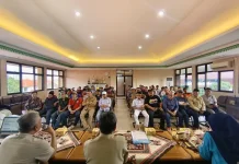 Puluhan Petugas Sampah di Jakbar Ikuti Sosialisasi Pemilahan dari Sumber