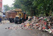 Jakbar Angkut 12 Kubik Sampah di RW 03 Maphar Tamansari