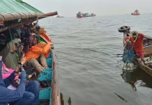 Dermaga Asa di Ujung Jakarta: Saat Lensa Menangkap Guratan Lelah Nelayan Cilincing