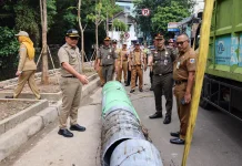 Pemkot Jakpus Bongkar Tower MCP Mangkrak di Kebon Kacang 30