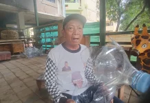 Menolak Tua dan Tetap Berdaya, Lansia Marunda Sulap Galon Bekas Jadi Pot Bernilai