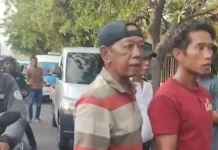 Ngebut, Jacklingko Hantam Mobil Losbak—Pemotor di Belakang Ikut Terpental
