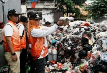 Pemkot Jakbar Uji Coba Eco Lindi untuk Atasi Bau Sampah di Tambora