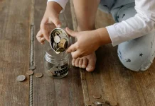 5 Langkah Membiasakan Anak Mengelola Uang sejak Kecil