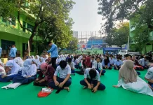 Momen Haru: Orang Tua Suapi Anak dengan Menu MBG dari SPPG Polri Pegangsaan Dua