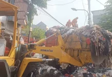Jakbar Angkut 60 Ton Sampah di RW 02 Duri Utara Tambora