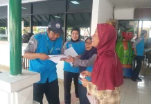 Belasan Warga Jelambar Terima Kartu Bansos untuk Akses Layanan Kesejahteraan