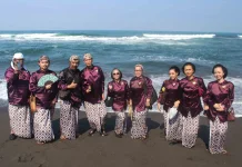 Merawat Tradisi dalam Kirab Labuhan Pakualaman di Pantai Glagah