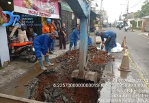 Jalan Assirot Amblas, Pemkot Jakbar Ganti Saluran Lama dengan Box Culvert