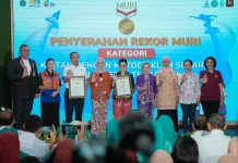 Pemprov DKI Terima Rekor MURI Khitanan Massal Peserta Terbanyak