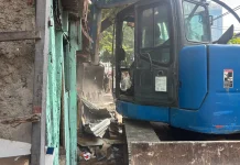 Tujuh Bangunan Liar di Kampung Bali Dibongkar
