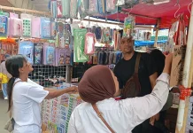 Dinilai Lebih Murah, Warga Rela Tempuh Puluhan Kilometer demi Belanja di Asemka
