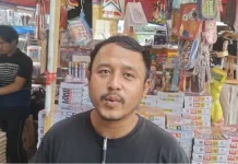 Meski Ramai Pembeli, Pedagang Alat Tulis di Asemka Akui Omzet Merosot 20 Persen
