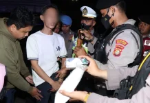 Patroli Rutin di Jakbar, Polisi Jaring Dua Terduga Pembawa Sabu dan Sajam