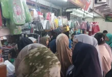 Tahun Ajaran Baru, Toko Anen Pasar Minggu Dipadati Pembeli Perlengkapan Sekolah