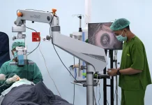 Siloam Hospitals Surabaya Gelar Operasi Katarak Gratis