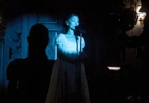 Mikrofon Mati, Ariana Grande Tetap Tampil Memukau