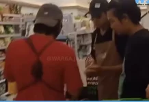 Pria Bawa Bayi Diduga Curi Kosmetik di Minimarket Meruya Jakbar
