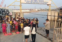Merajut Sekolah di Ujung Negeri: Mimpi Relawan Muda Samakan Langkah Anak Pesisir