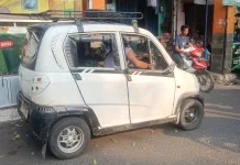 Kancil yang Terhimpit Zaman: Suara Hati Supir Tua di Tengah Jakarta