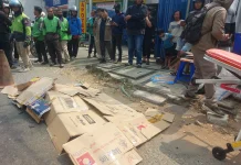 Pengemudi Ojol Tewas Diduga Terserempet Truk di Jalan Kemanggisan Jakbar