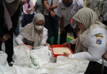 BULOG DKI Jakarta-Banten Cek Kualitas Beras jelang Penyaluran Bantuan Pangan