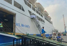 KM Ciremai Tiba dari Surabaya, Ratusan Penumpang Padati Pelabuhan Tanjung Priok