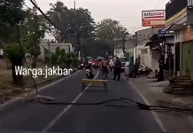 Kabel PLN Putus Tertabrak Truk, Lalu Lintas di Kembangan Sempat Terganggu