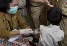 Jakbar Mulai Vaksinasi HPV bagi Anak Laki-laki, Ratusan Siswa SDN Meruya 02 Disuntik