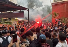 Warga Padati Nobar Persija vs Persib di Kantor Lurah Tanjung Duren Selatan
