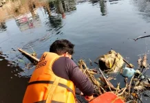 DLH Kota Bekasi Laksanakan Pengecekan dan Pengambilan Sampel Air Kali Cileungsi