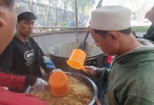 Dapur Mbah Priuk Siapkan Ribuan Nampan Nasi Kebuli di Haul Akbar Mbah Priuk
