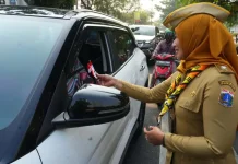 Jelang HUT RI ke-81, Pemkot Jakbar Bagikan 8.000 Bendera Merah Putih