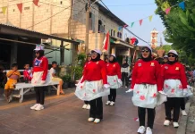 Hangatnya Gotong Royong Warga Pulau Untung Jawa di Lomba Gerak Jalan HUT RI