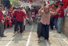 Lomba Tradisional Bakiak Meriahkan Perayaan HUT ke-81 RI di Kedaung Kaliangke