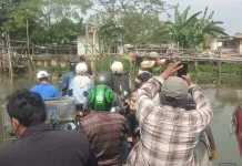 Hemat Waktu, Warga Pluit Selatan Pilih Perahu Eretan