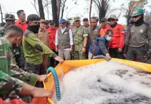 Atas Perintah Prabowo, Menhut Raja Antoni Turun Langsung Tangani Karhutla Kalbar