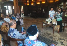 Kajian Humaniora Bthari Sri Bahas Nilai Lokal