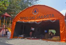 Bersama OPD, Kelurahan Duren Sawit Salurkan Bantuan ke Penyintas Kebakaran