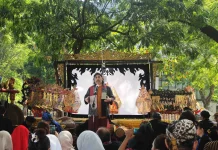 Wayangan Ruwat Rawat Hutan UI Gaungkan Kesadaran Ekologi