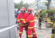 Simulasi Kebakaran Digelar di Perkantoran Petojo Selatan