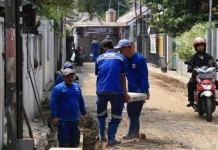 Pembangunan Saluran Air di Jalan Turi Lenteng Agung Capai 50 Persen