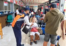 Cegah Dampak Abu Vulkanik, Terminal Kalideres Bagikan 600 Masker Gratis