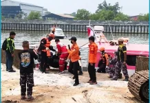 Tim Gabungan Berhasil Evakuasi Pekerja Tongkang yang Tenggelam di Marunda