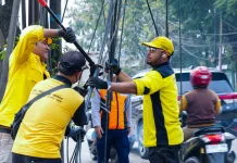 Pemkot Jaktim Tertibkan 792 Meter Kabel Udara Semrawut di Cakung