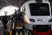 Cerita Warga Menjajal KA Bandara di Lintas Pink Line Tanjung Priok-Kota