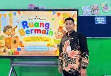 Dari Kelas menuju Layar Interaktif: Kisah Guru SD Ciptakan "Ruang Bermain"