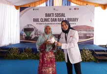 Rail Clinic KAI Layani 250 Warga di Karawang, 30 Siswa Dapat Kacamata